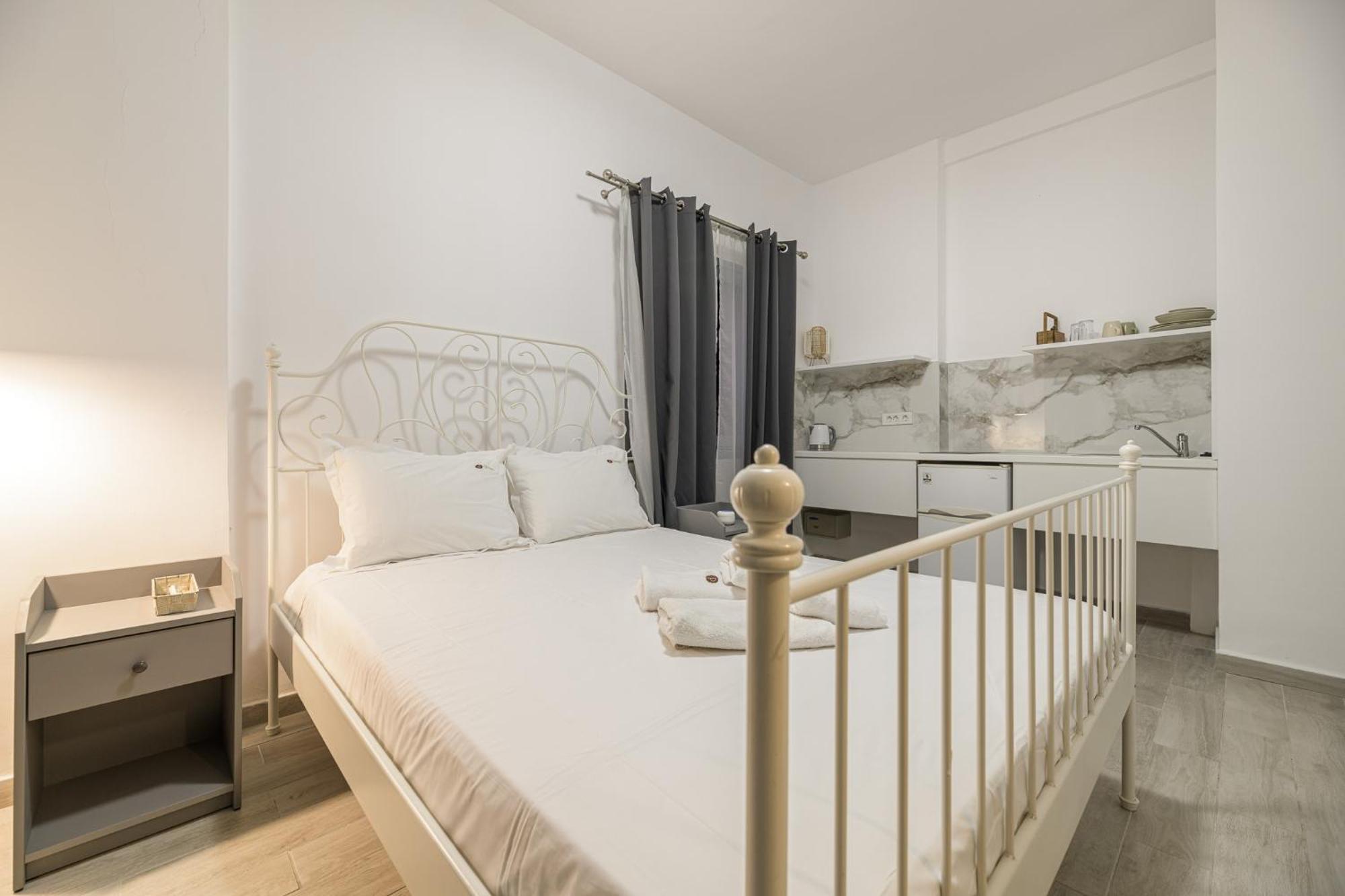 Denise Studios And Apartments 阿凯松 外观 照片