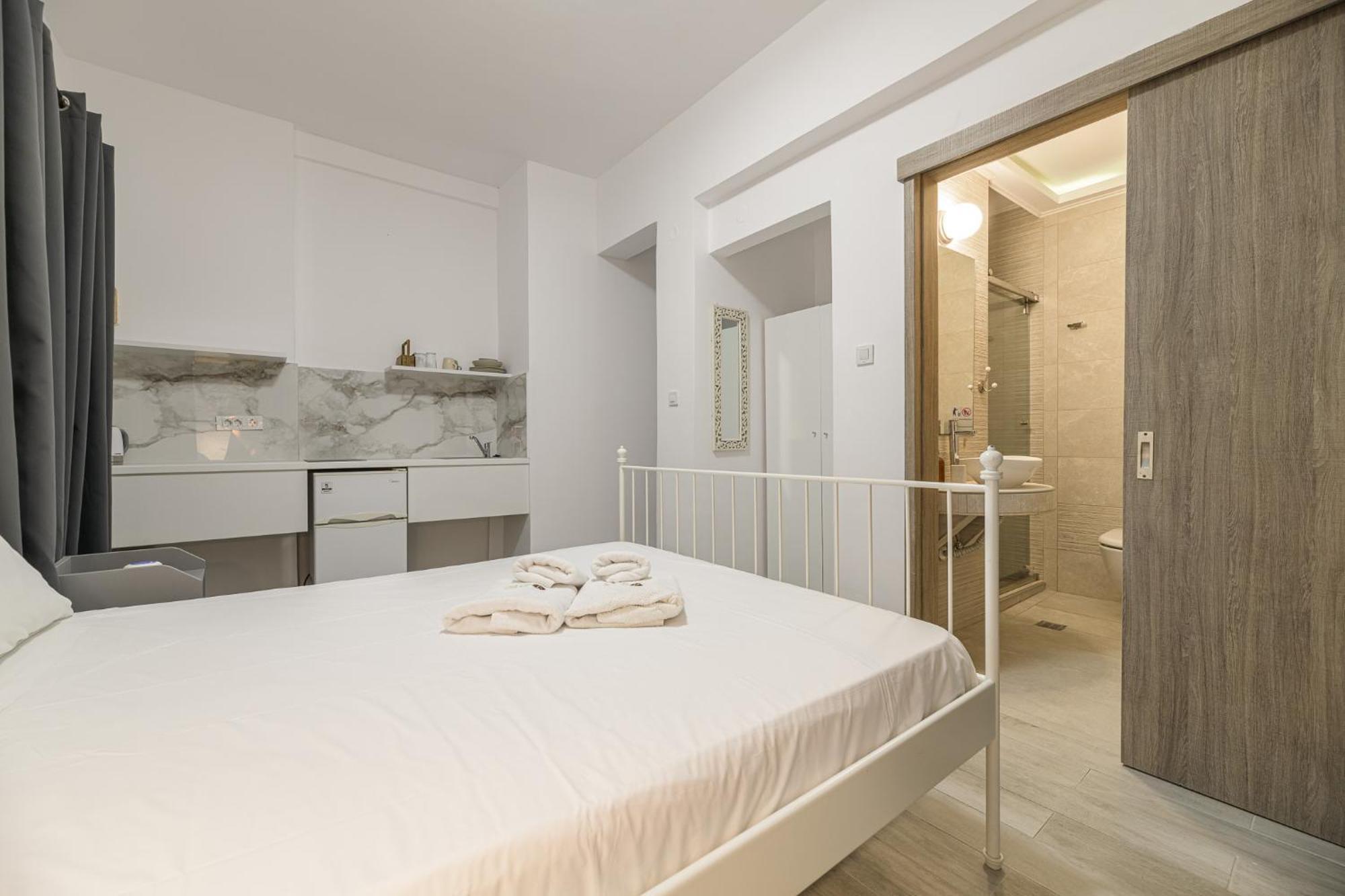 Denise Studios And Apartments 阿凯松 外观 照片