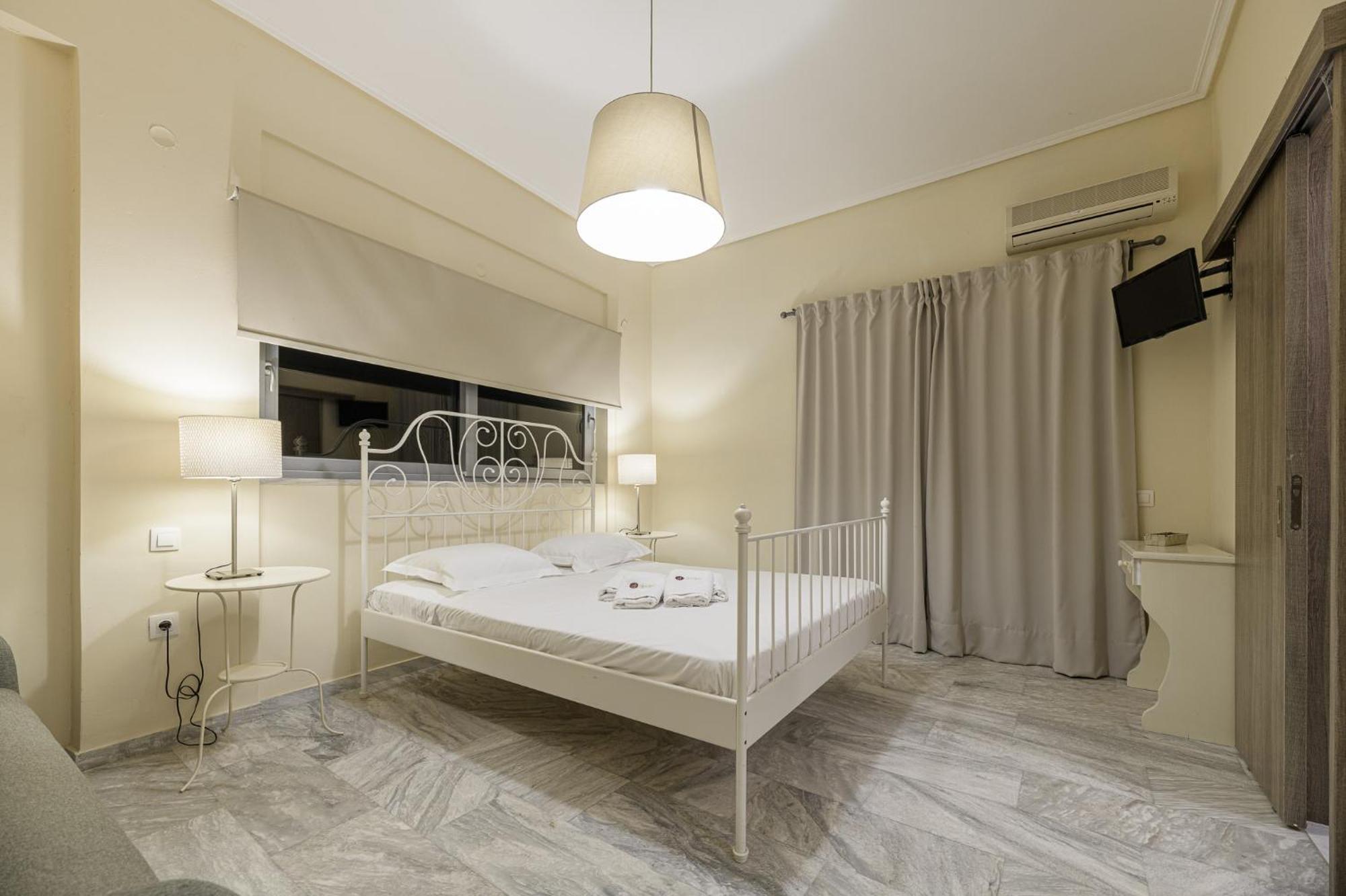 Denise Studios And Apartments 阿凯松 外观 照片